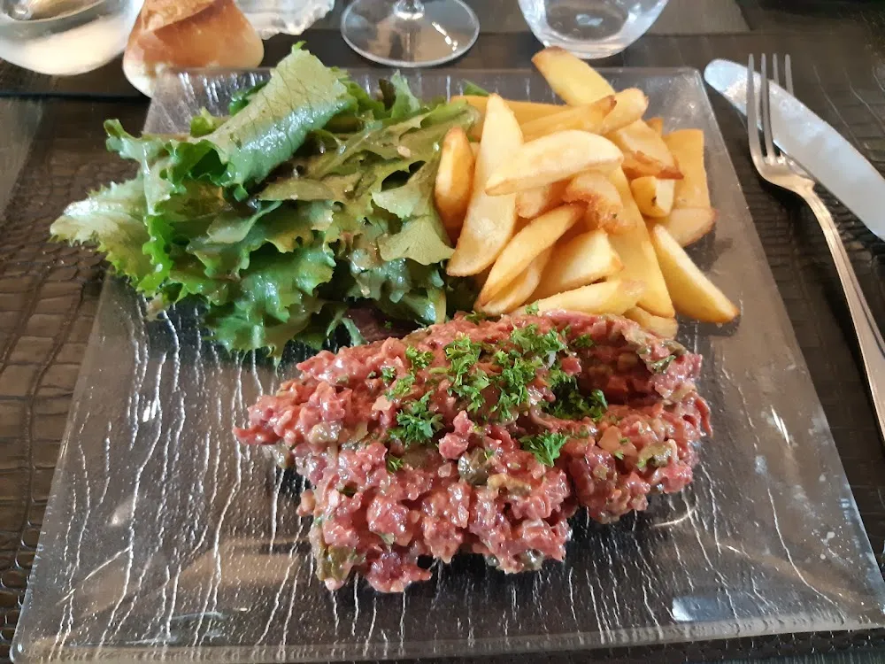 Steak Tartare de Bœuf Frites Salade